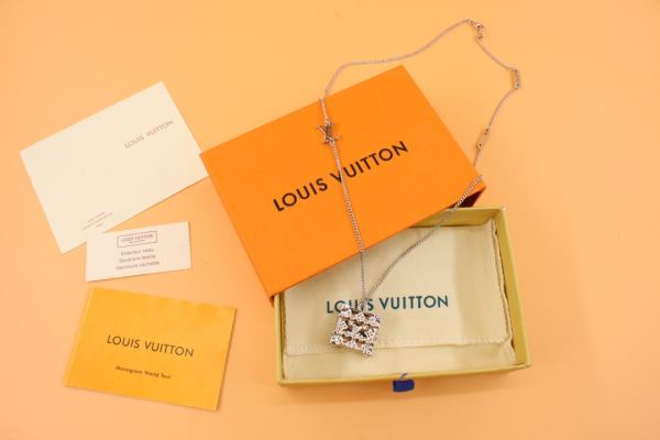 réplica,joyas,joyería,1:1,replica,fake,lujo,barato Louis Vuitton Estuche para collares Collar con medallón del baúl