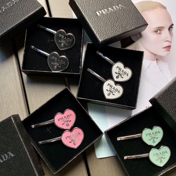 réplica,joyas,joyería,1:1,replica,fake,lujo,barato 【2 piezas】 Pinza para el cabello con logotipo de metal en forma de corazón estilo mostrador de Prada