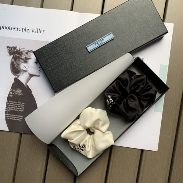 réplica,joyas,joyería,1:1,replica,fake,lujo,barato 【2pcs】Lazos para el cabello elegantes y modernos de seda de Prada que combinan con todo