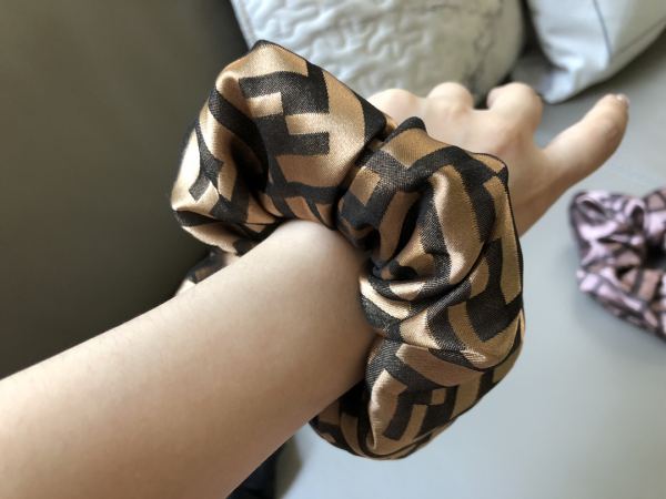 réplica,joyas,joyería,1:1,replica,fake,lujo,barato 【1pcs 】Nuevo lazo para el cabello satinado brillante de Fendi