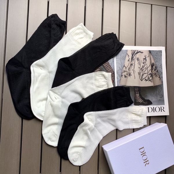 réplica,joyas,joyería,1:1,replica,fake,lujo,barato 6 pares Sitio web oficial de Dior nuevos calcetines finos transparentes grandes con letras huecas de tubo medio