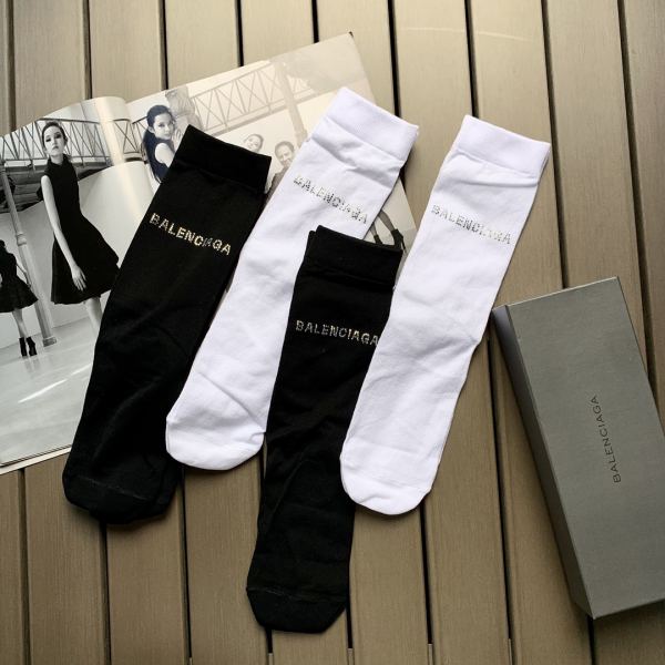 réplica,joyas,joyería,1:1,replica,fake,lujo,barato 4 pares de calcetines de tubo medio de algodón modal con la última página web oficial de Balenciaga