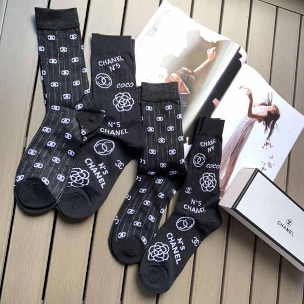 réplica,joyas,joyería,1:1,replica,fake,lujo,barato 4 pares de nuevos calcetines de tubo medio de mezcla de algodón fino y fino de seda de Chonel