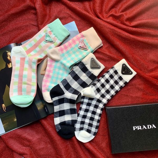 réplica,joyas,joyería,1:1,replica,fake,lujo,barato 4 pares Prada2023 nuevos calcetines de tubo medio de algodón a cuadros cosidos a mano de alta calidad para mujer