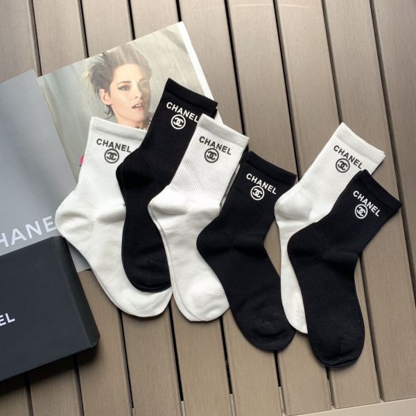 réplica,joyas,joyería,1:1,replica,fake,lujo,barato 6 pares de calcetines de tubo medio de algodón puro para mujer con el nuevo logotipo tridimensional exquisito de Chonel
