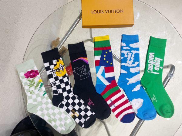 réplica,joyas,joyería,1:1,replica,fake,lujo,barato 6 pares sitio web oficial de Louis Vuitton nuevos modelos de mostrador modelos de pasarela patrón de serie calcetines de tubo medio