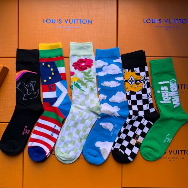 réplica,joyas,joyería,1:1,replica,fake,lujo,barato 6 pares de calcetines de tubo medio con el último modelo de pasarela del sitio web oficial de Louis Vuitton