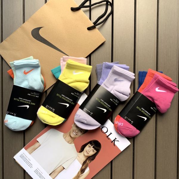 réplica,joyas,joyería,1:1,replica,fake,lujo,barato 12 pares de calcetines deportivos de algodón a juego de hermosos colores de la última edición exclusiva de Nike