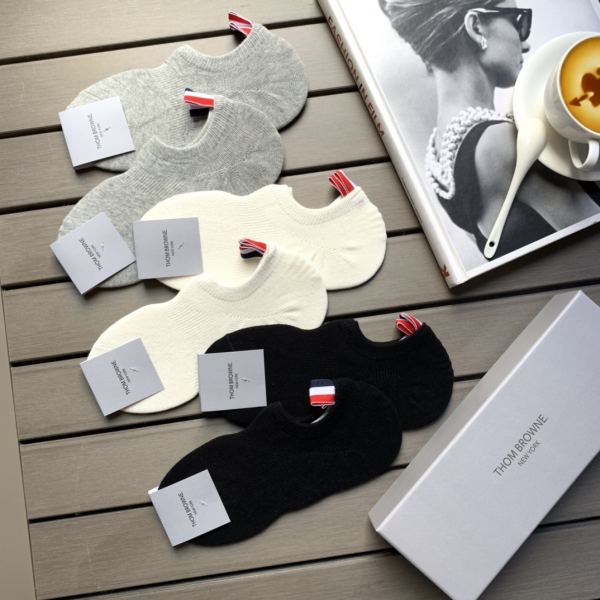 réplica,joyas,joyería,1:1,replica,fake,lujo,barato Paquete de 6 Thom Browne. Calcetines deportivos de ocio elásticos en la cintura con correas de talón de alta calidad de estilo explosivo