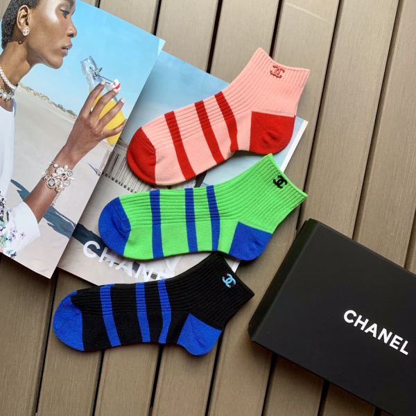 réplica,joyas,joyería,1:1,replica,fake,lujo,barato 3 pares de calcetines de tubo cortos de algodón para mujer a juego con el color de la nueva moda de Chonel