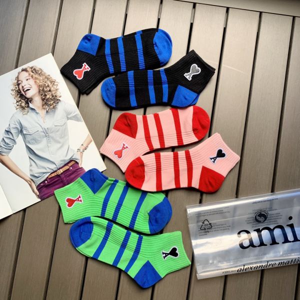 réplica,joyas,joyería,1:1,replica,fake,lujo,barato 6 pares Ami Pairs marca de moda francesa love A diseño de contraste de color calcetines de algodón para mujer