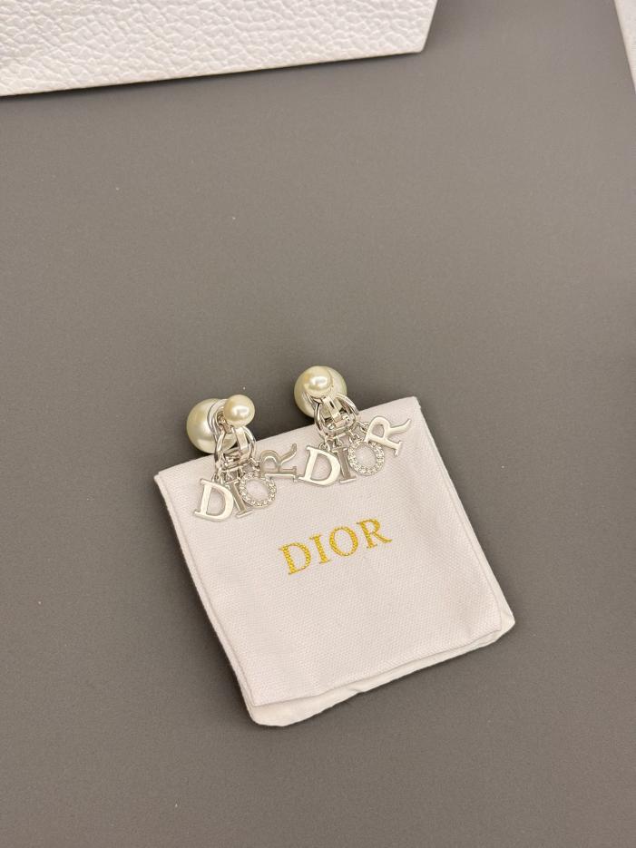réplica,joyas,joyería,1:1,replica,fake,lujo,barato réplica,joyas,joyería,1:1,replica,fake,lujo,barato Dior clip de oreja plateado accesorios con letra D clip de oreja