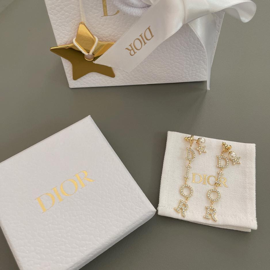 réplica,joyas,joyería,1:1,replica,fake,lujo,barato réplica,joyas,joyería,1:1,replica,fake,lujo,barato Pendientes largos Dior con letras