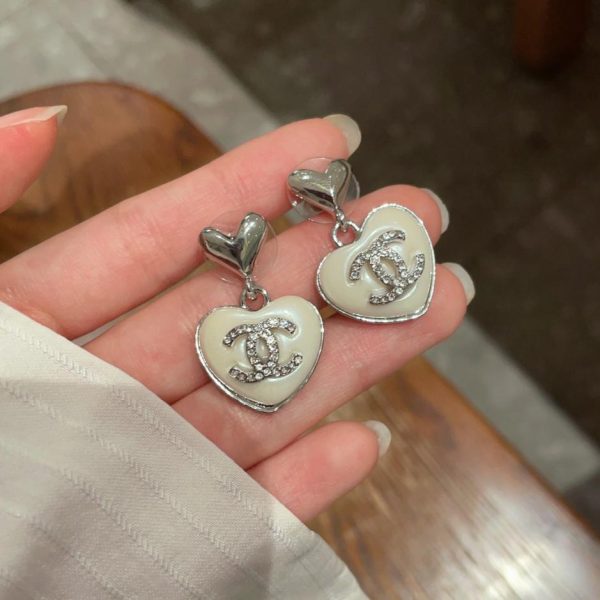 réplica,joyas,joyería,1:1,replica,fake,lujo,barato Aretes Chanel con diamantes y tachuelas