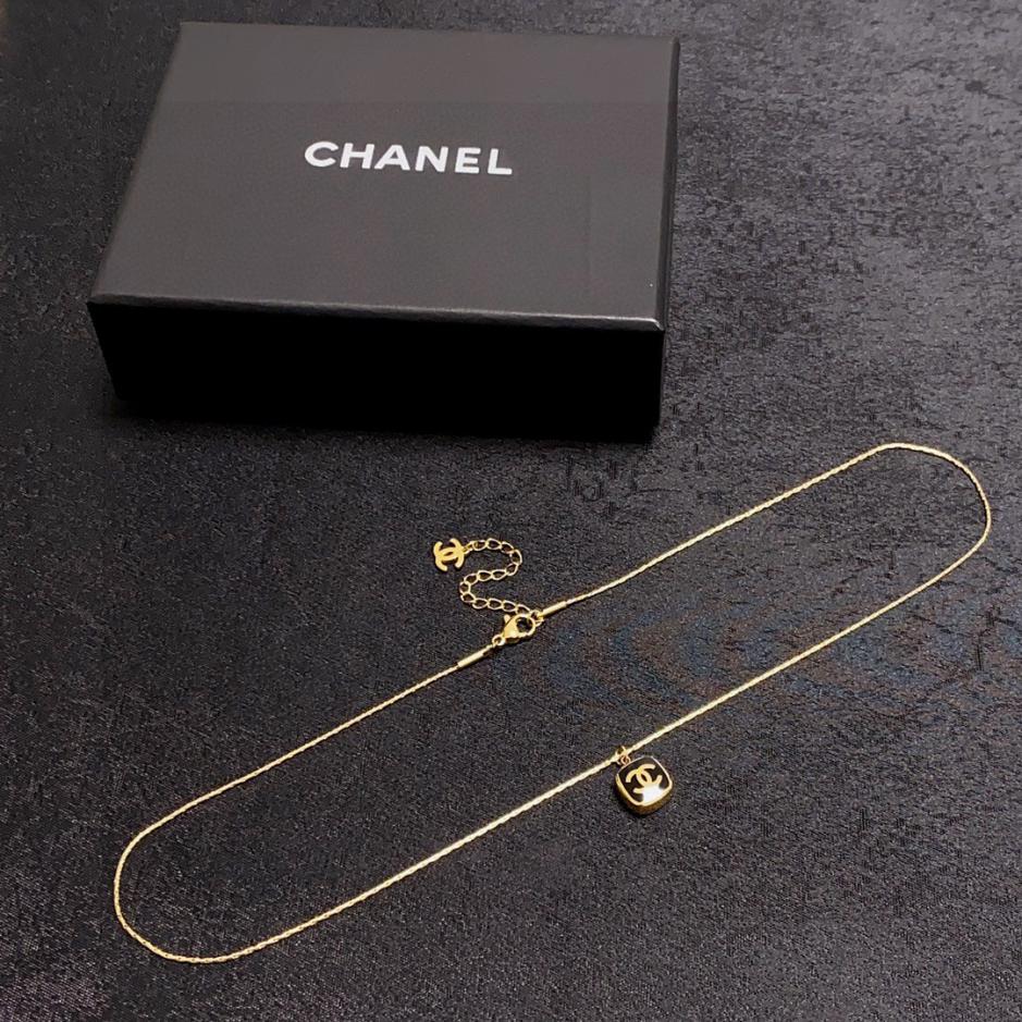 réplica,joyas,joyería,1:1,replica,fake,lujo,barato réplica,joyas,joyería,1:1,replica,fake,lujo,barato Collar Chanel con placa cuadrada negra
