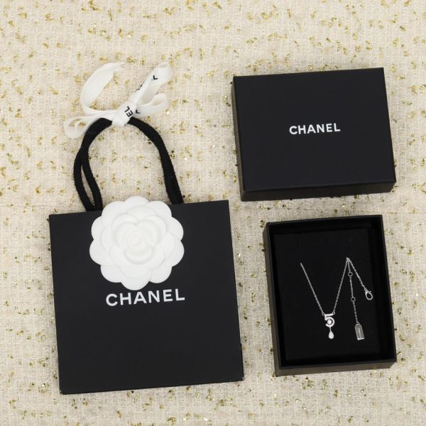 réplica,joyas,joyería,1:1,replica,fake,lujo,barato El collar doble C de Chanel está disponible todas las temporadas