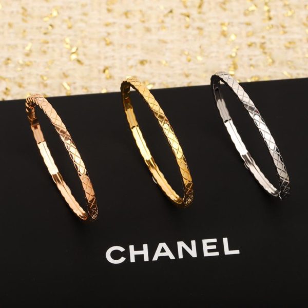réplica,joyas,joyería,1:1,replica,fake,lujo,barato Pendientes dorados con textura de hoja de Chanel