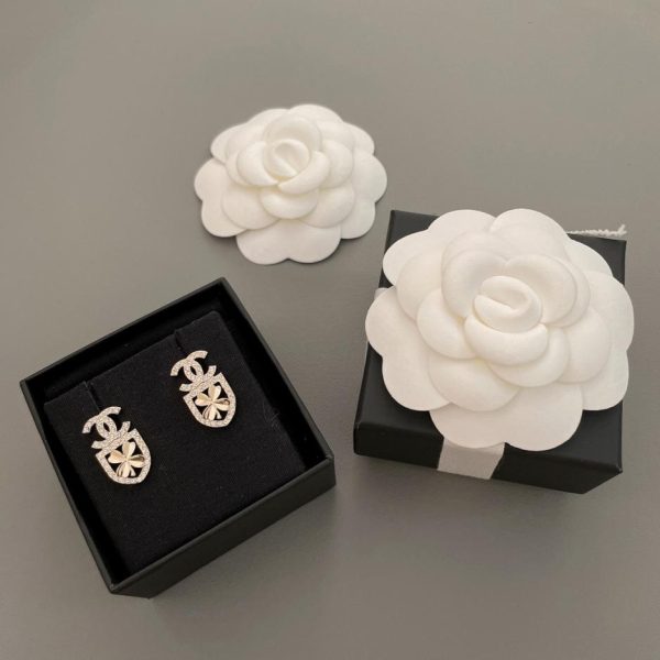 réplica,joyas,joyería,1:1,replica,fake,lujo,barato Aretes con escudo de doble C de Chanel