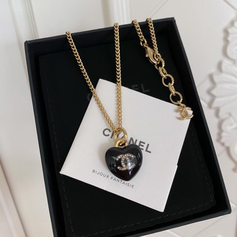 réplica,joyas,joyería,1:1,replica,fake,lujo,barato réplica,joyas,joyería,1:1,replica,fake,lujo,barato Collar Chanel corazón negro