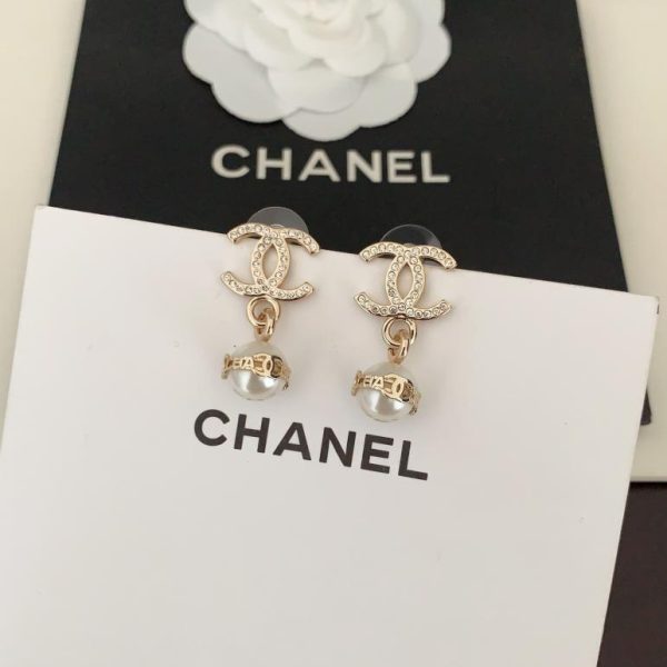 réplica,joyas,joyería,1:1,replica,fake,lujo,barato Pendientes Chanel con monograma y perlas