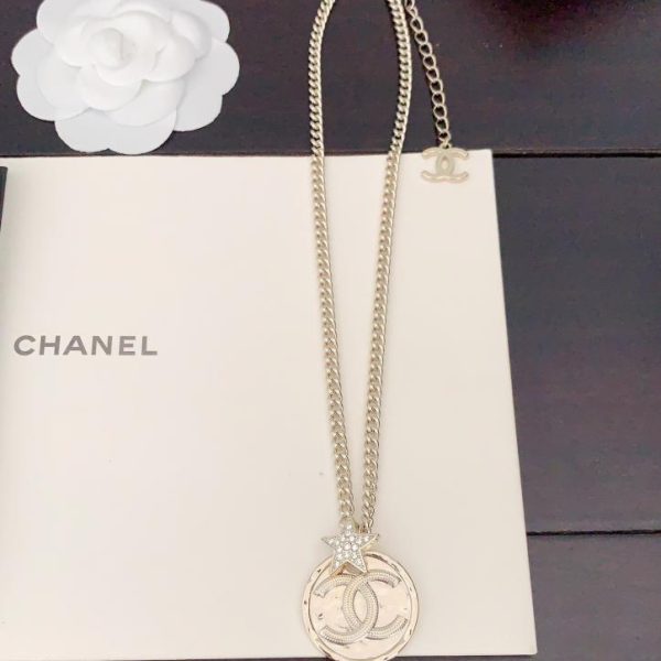 réplica,joyas,joyería,1:1,replica,fake,lujo,barato Aretes Chanel en oro claro con diamantes y cc