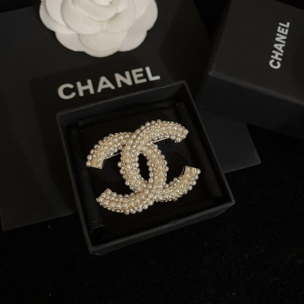 réplica,joyas,joyería,1:1,replica,fake,lujo,barato Broche Chanel con ojo de caballo y cc