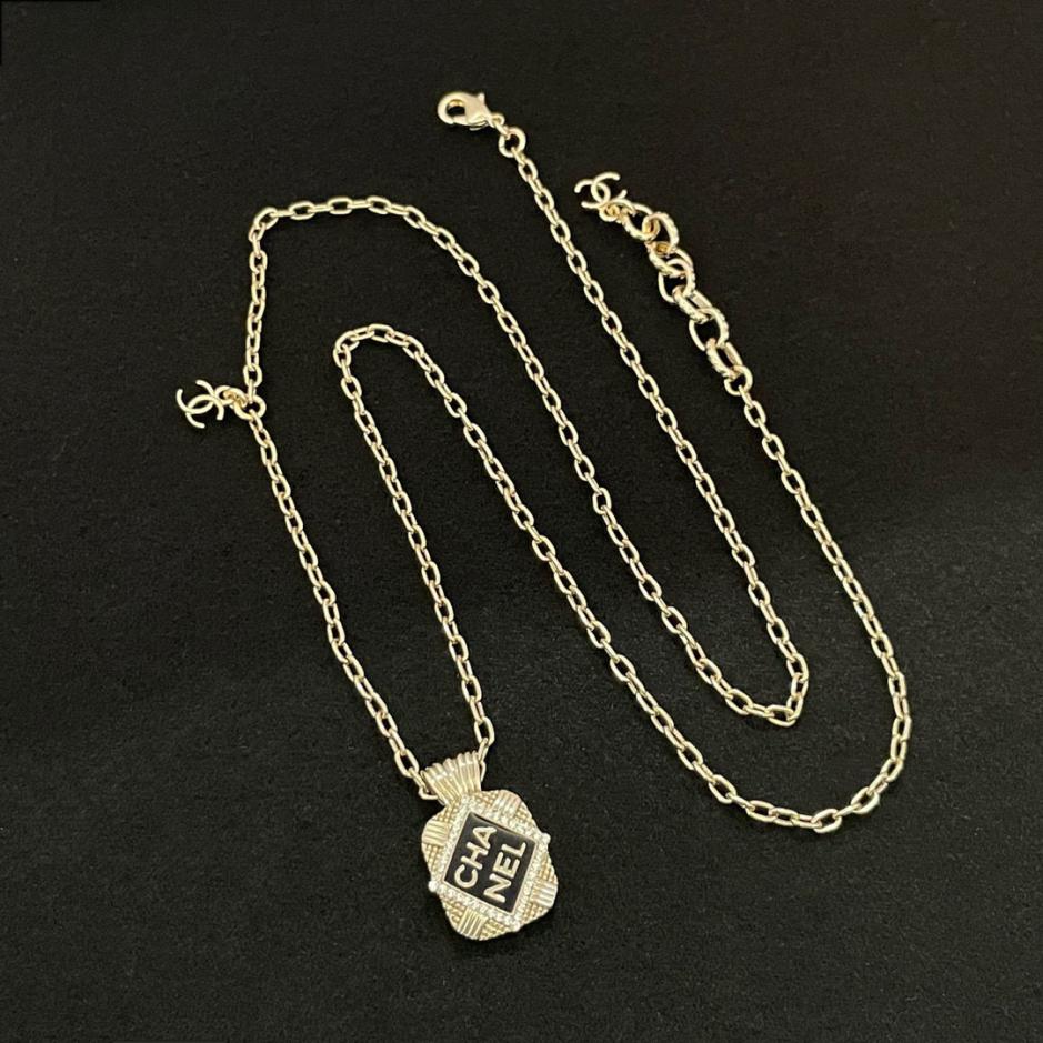 réplica,joyas,joyería,1:1,replica,fake,lujo,barato réplica,joyas,joyería,1:1,replica,fake,lujo,barato Collar con letras fragantes de Chanel