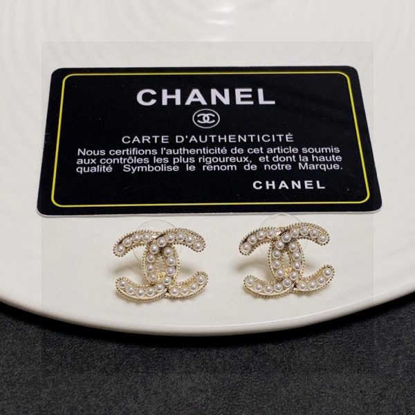 réplica,joyas,joyería,1:1,replica,fake,lujo,barato Pendientes de perlas Chanel Doble C. Estos pendientes son realmente bonitos y tienen un diseño sencillo.