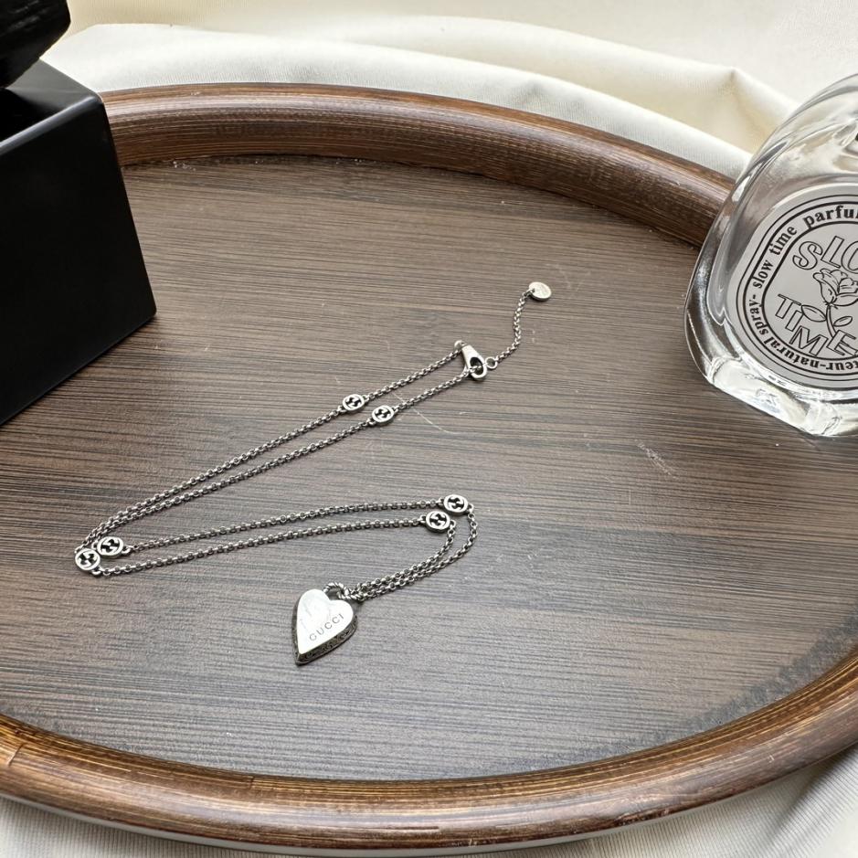 réplica,joyas,joyería,1:1,replica,fake,lujo,barato réplica,joyas,joyería,1:1,replica,fake,lujo,barato Collar Gucci pequeño corazón tallado