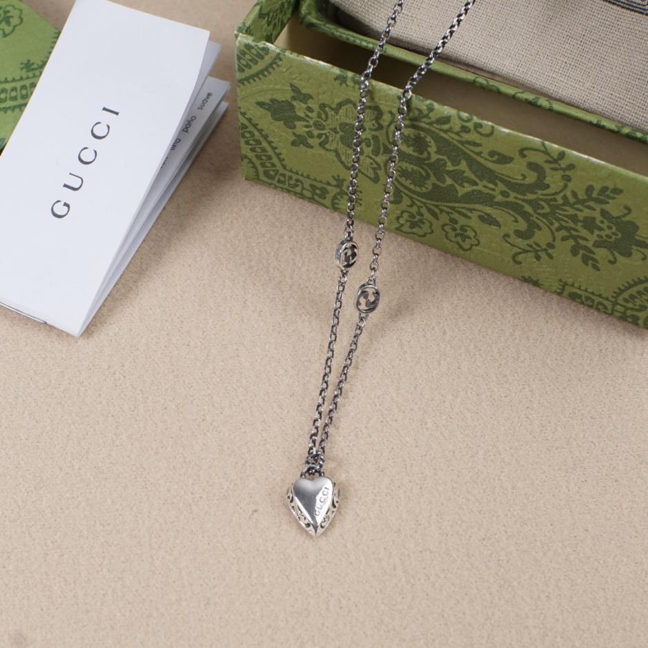 réplica,joyas,joyería,1:1,replica,fake,lujo,barato réplica,joyas,joyería,1:1,replica,fake,lujo,barato Collar de plata con colgante de amor con doble G de Gucci