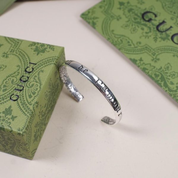 réplica,joyas,joyería,1:1,replica,fake,lujo,barato Pulsera brillante con el alfabeto de Gucci.
