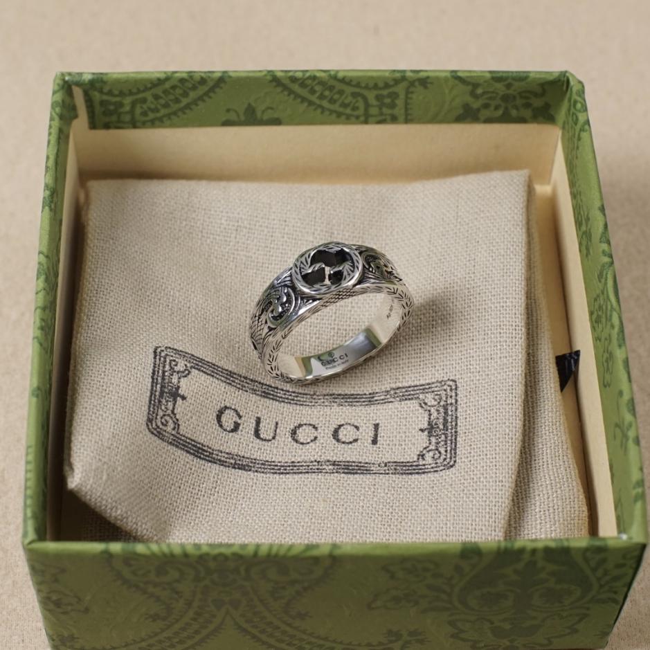 réplica,joyas,joyería,1:1,replica,fake,lujo,barato réplica,joyas,joyería,1:1,replica,fake,lujo,barato Anillo Gucci con doble G entrelazada grabada