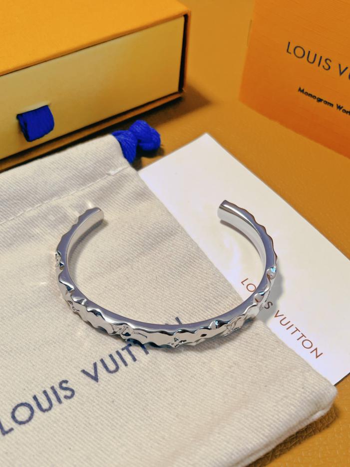 réplica,joyas,joyería,1:1,replica,fake,lujo,barato réplica,joyas,joyería,1:1,replica,fake,lujo,barato Conjunto tallado con monograma LOUIS VUITTON