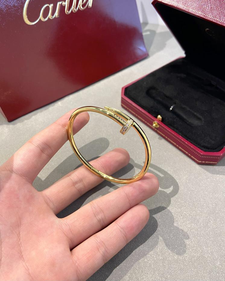 réplica,joyas,joyería,1:1,replica,fake,lujo,barato Pulsera Cartier con clavos de diamantes en la cabeza y la cola