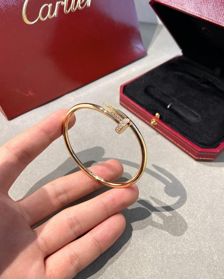 réplica,joyas,joyería,1:1,replica,fake,lujo,barato réplica,joyas,joyería,1:1,replica,fake,lujo,barato Pulsera Cartier con clavos de diamantes en la cabeza y la cola