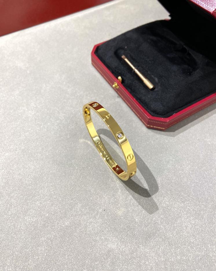 réplica,joyas,joyería,1:1,replica,fake,lujo,barato réplica,joyas,joyería,1:1,replica,fake,lujo,barato Brazalete ancho Cartier de cuatro diamantes