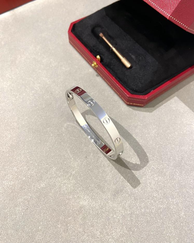 réplica,joyas,joyería,1:1,replica,fake,lujo,barato réplica,joyas,joyería,1:1,replica,fake,lujo,barato Brazalete ancho Cartier sin diamantes