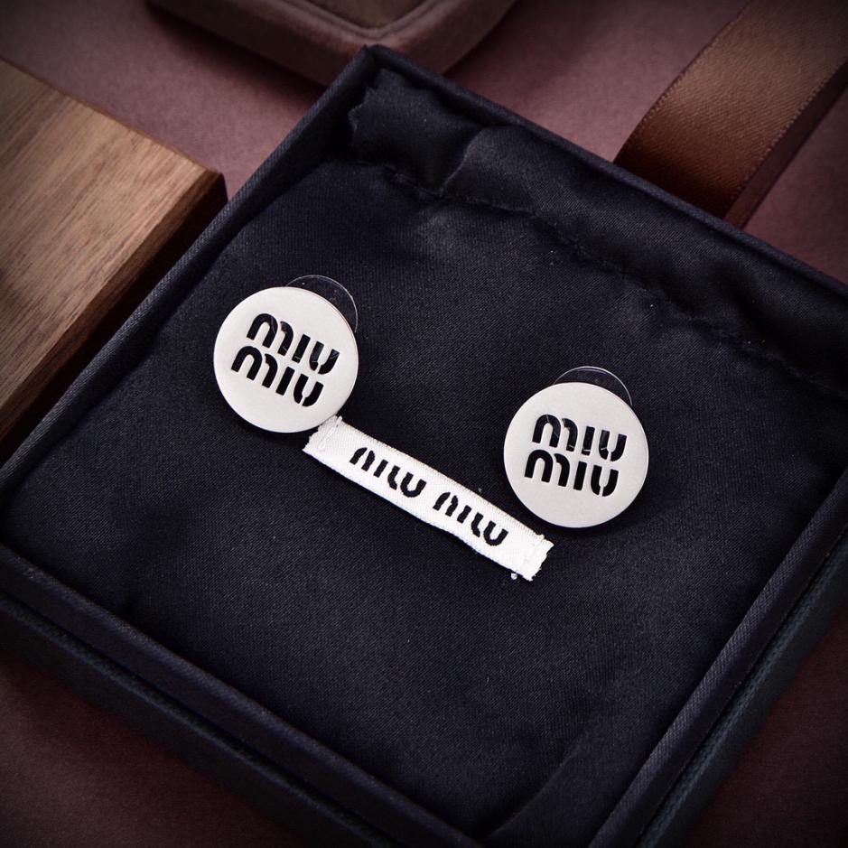 réplica,joyas,joyería,1:1,replica,fake,lujo,barato Pendientes con letras de Miu Miu