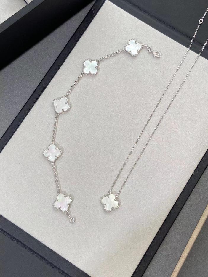 réplica,joyas,joyería,1:1,replica,fake,lujo,barato [Versión superior] Pulsera y collar de cinco flores de oro blanco y nácar blanco de Van Cleef & Arpels