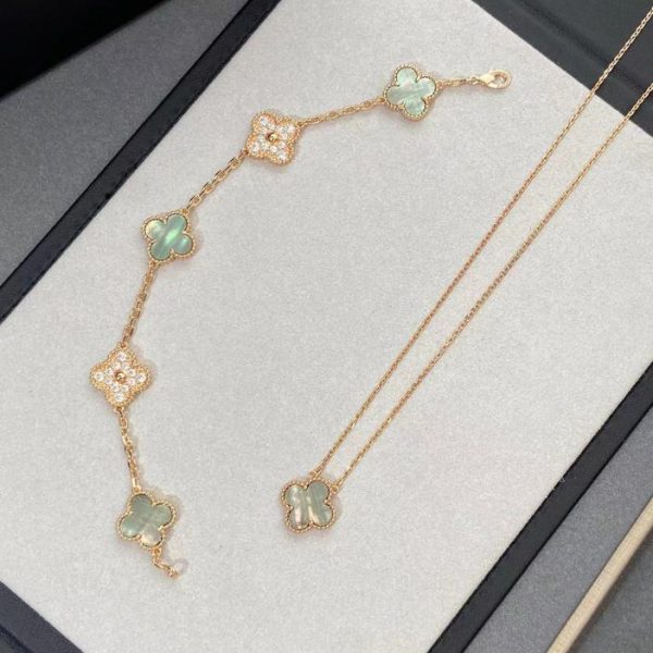 réplica,joyas,joyería,1:1,replica,fake,lujo,barato [Versión superior] Pulsera de cinco flores de oro blanco con calcedonia morada natural de Van Cleef & Arpels