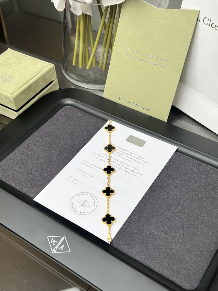 réplica,joyas,joyería,1:1,replica,fake,lujo,barato [Versión superior] Pulsera de cinco flores de piedra natural de ónix negro de versión alta de Van Cleef & Arpels