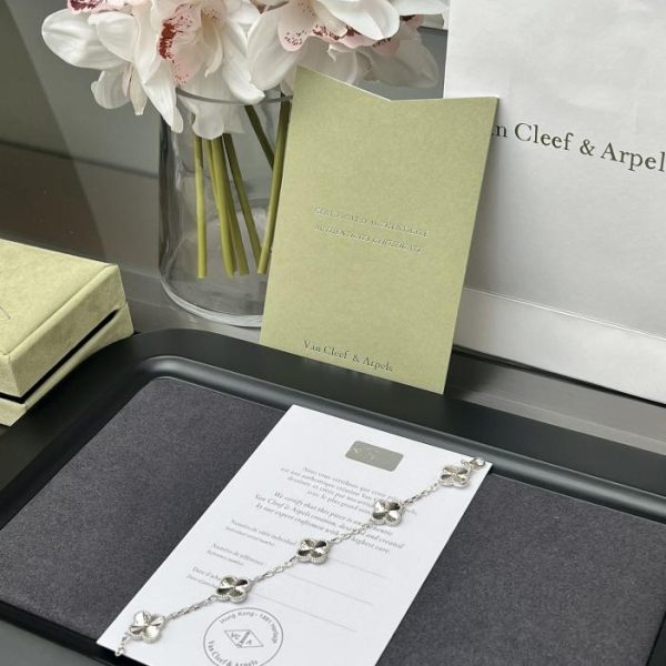 réplica,joyas,joyería,1:1,replica,fake,lujo,barato [Versión superior] Mini aretes de trébol de cuatro hojas con diamantes de Van Cleef & Arpelsvca