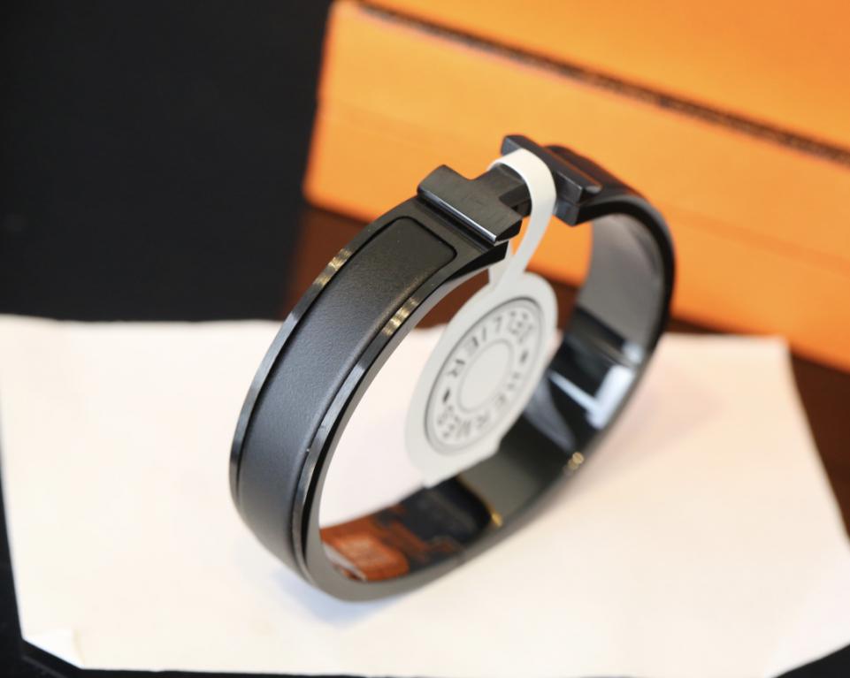 réplica,joyas,joyería,1:1,replica,fake,lujo,barato Clic H Darth Vader pulsera estrecha de esmalte para hombre y mujer