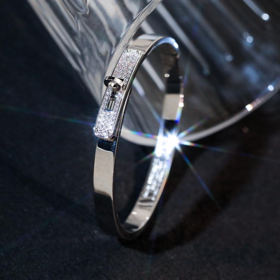 réplica,joyas,joyería,1:1,replica,fake,lujo,barato réplica,joyas,joyería,1:1,replica,fake,lujo,barato Pulsera Hermes llena de diamantes.