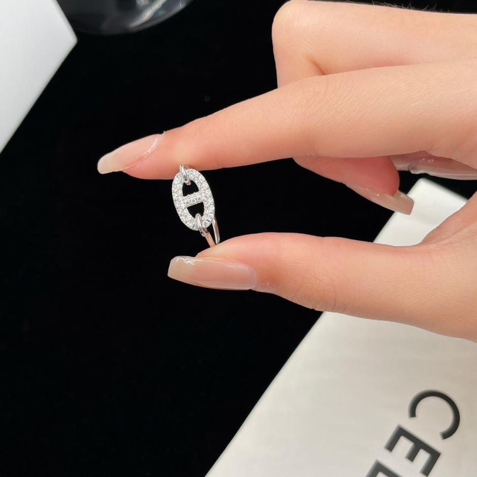 réplica,joyas,joyería,1:1,replica,fake,lujo,barato réplica,joyas,joyería,1:1,replica,fake,lujo,barato Anillo Hermes con nariz de cerdo y diamantes.