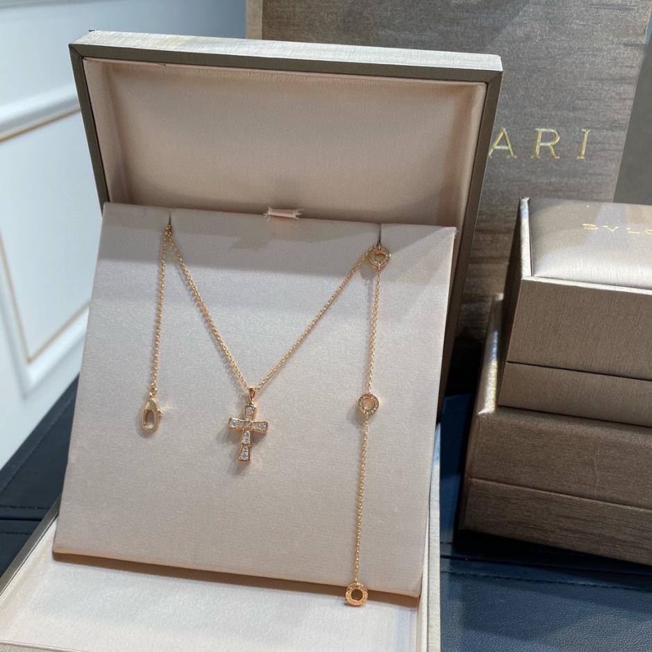 réplica,joyas,joyería,1:1,replica,fake,lujo,barato réplica,joyas,joyería,1:1,replica,fake,lujo,barato Bvlgari Bv último collar con cruz de hueso de serpiente
