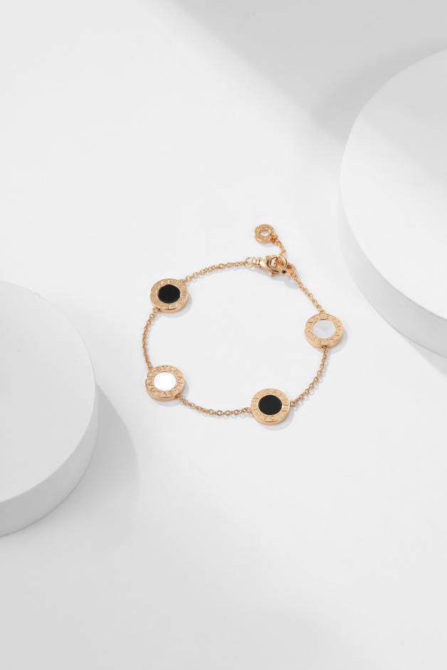 réplica,joyas,joyería,1:1,replica,fake,lujo,barato réplica,joyas,joyería,1:1,replica,fake,lujo,barato Pulsera clásica de cuatro flores de nácar Bvlgari