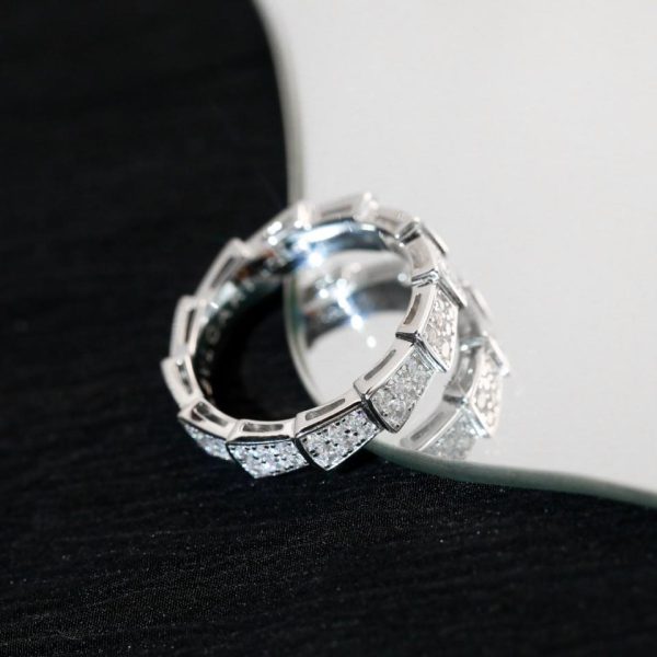 réplica,joyas,joyería,1:1,replica,fake,lujo,barato Anillo ancho con diamantes y hueso de serpiente Bvlgari