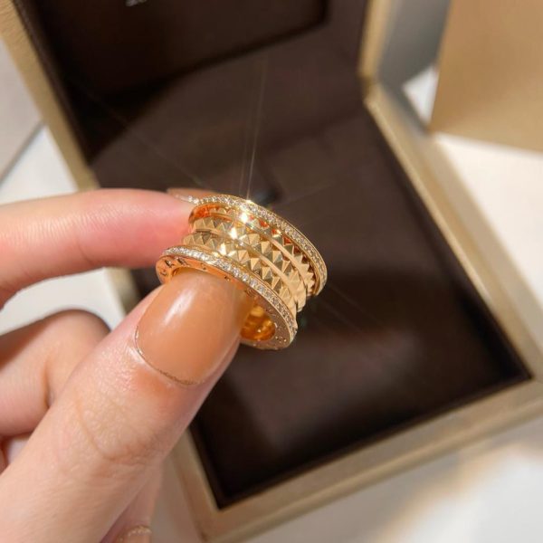 réplica,joyas,joyería,1:1,replica,fake,lujo,barato Anillo de diamantes con remaches de diseño romano de Bvlgari