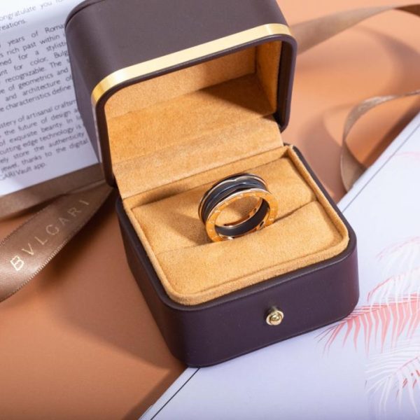 réplica,joyas,joyería,1:1,replica,fake,lujo,barato Anillo Bvlgari con remaches romanos y diamantes